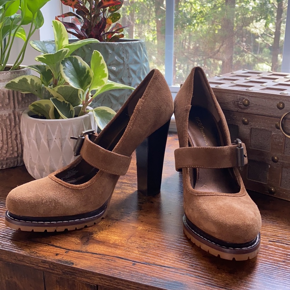 Size 8 BCBGeneration Brown suede heels with buckle